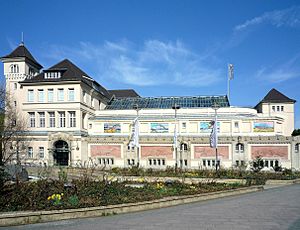 Archivo:Zoo Berlin Aquarium Fassade 3