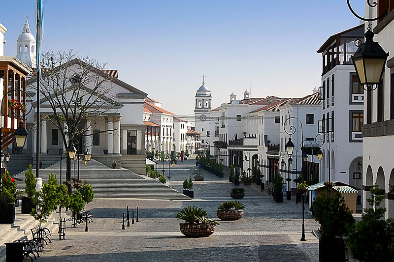 05 Ciudad Cayala Front View