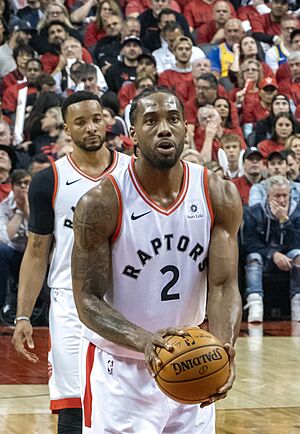 Archivo:1 kawhi leonard 2019 nba finals (cropped)
