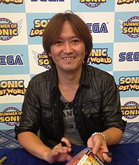 Archivo:A signing with mr takashi iizuka (Cropped 2)