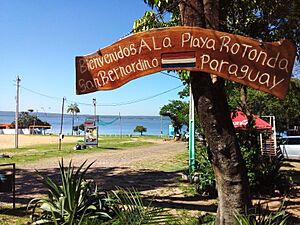 Archivo:Acceso a Playa La Rotonda (San Bernardino)