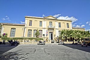 Archivo:Archanes city hall - panoramio