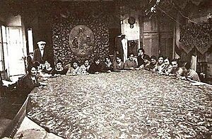 Archivo:Bordadoras con el Camaronero de la Macarena