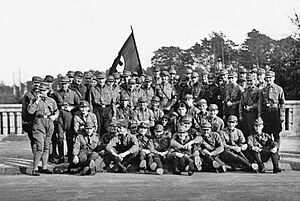 Archivo:Bundesarchiv Bild 183-1988-0727-507, Berlin, Horst Wessel mit 34. SA-Sturm