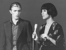 Archivo:David Bowie and Cher 1975