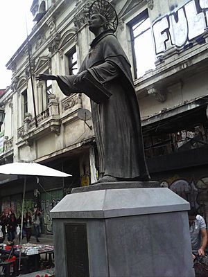 Archivo:Estatua de Santo Tomás de Aquino av. ejercito Santiago de Chile