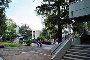 Archivo:Facultad de Estudios Superiores Aragón 2