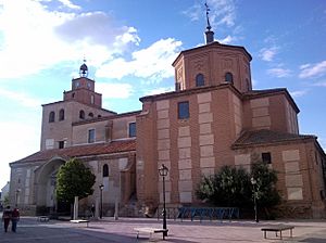 Archivo:Iglesia de Nava de la Asunción