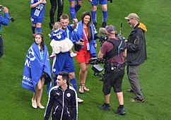 Archivo:Jamie Vardy and family after victory versus Everton at the King Power Stadium. (26831224691)