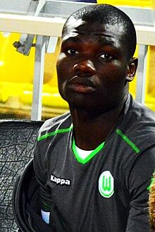 Junior Malanda 2014-10-24 Krasnodar-Wolfsburg (15).jpg