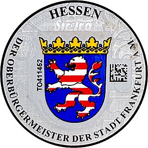 Archivo:KFZ-Zulassungsplakette Frankfurt am Main mit QR-Code retuschiert b