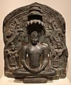 Karnataka, jaina tirthankara parshavanatha col cappuccio di serpenti seduto in meditazione (dhyanamudra), xii secolo