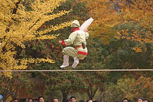 Archivo:Korea-Jultagi-Tightrope walker-01