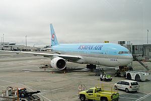 Archivo:Korean Air Boeing 777-200 Vancouver