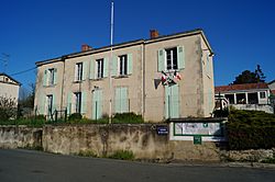 Mairie de Faymoreau (vue 2, Éduarel, 24 avril 2016).JPG