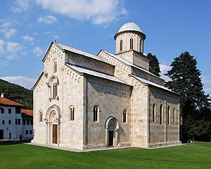 Archivo:Manastir Visoki Dečani (Манастир Високи Дечани) - by Pudelek.