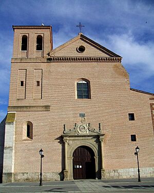 Archivo:Medina del Campo - Iglesia de Santiago el Real 07