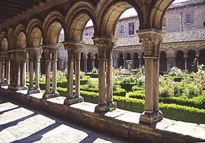 Archivo:Monasterio huelgas claustro antiguo