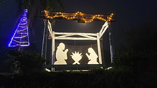 Archivo:Pesebre en el predio de la Capilla Santa Cecilia (Ruiz de Montoya, Misiones, Argentina) frente a la Ruta Provincial 223