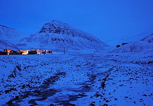 Archivo:Polar-Night Longyearbyen