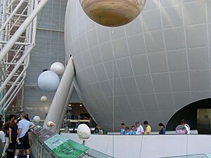 Archivo:Rose center scales of the universe