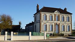 Saint-Loup-d'Ordon - mairie & schoolyard.JPG