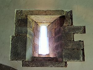 Archivo:San Esteban de Aramil-ventana al sur-3