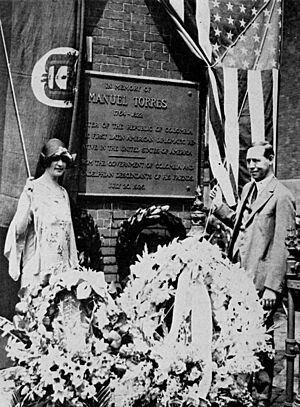 Archivo:St Mary's Church Manuel Torres Plaque Reveal