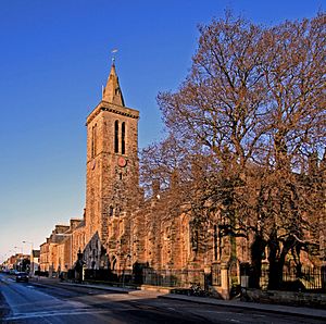 Archivo:St Salvators chapel and north street -St Andrews