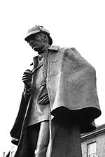Archivo:Statue of Sherlock Holmes in Edinburgh