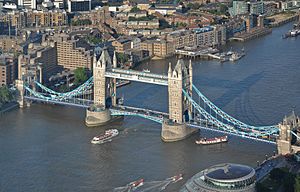 Archivo:Tower Bridge (aerial view)