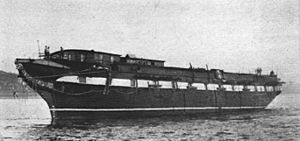 Archivo:USS Constellation (sloop, 1854) at Boston for refitting in 1947