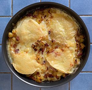 Archivo:Une tartiflette sortie du four