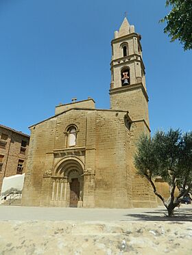 Vista de la Iglesia de San Miguel 2 (Biota-Zaragoza).jpg