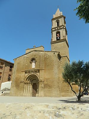Archivo:Vista de la Iglesia de San Miguel 2 (Biota-Zaragoza)