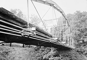 Archivo:Whipple Cast - Wrought Iron Bowstring Truss Bridge