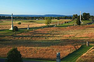 Archivo:A246, Gettysburg National Military Park, Pennsylvania, USA, battlefield monuments, 2008