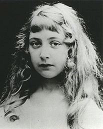 Archivo:Agatha Christie as a child No 1