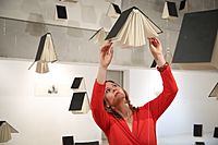 Aixa portero sujetando un libro en el CAC Málaga.jpg