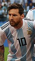 Archivo:Argentina team in St. Petersburg (cropped) Messi