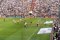 Archivo:Bökelberg - Szene aus einem Spiel gegen Borussia Dortmund
