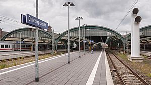Archivo:Bahnsteig(halle) des Oldenburger Hauptbahnhofs