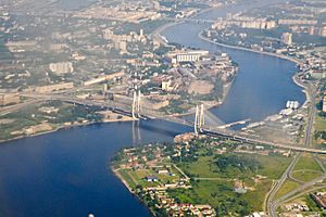 Archivo:Big Obukhovsky Bridge-2