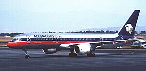 Archivo:Boeing 757-2Q8, AeroMexico AN0075754
