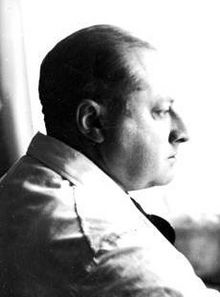 Bundesarchiv-Bild-183-1984-1116-500,-Gottfried-Benn-Arzt-und-Schriftsteller cropped.jpg