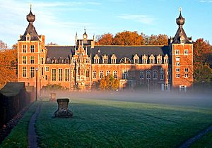 Archivo:Castle Arenberg, Katholieke Universiteit Leuven adj