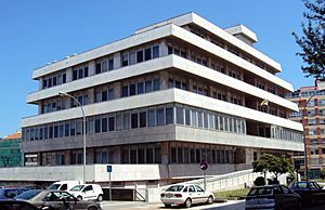 Archivo:Edificio do Ministerio de Facenda, Vigo