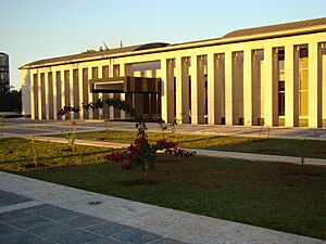 Archivo:Embajada en Brasilia (5984985412)