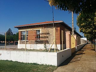 Escuelas de Urdiales del Páramo lateral.jpg
