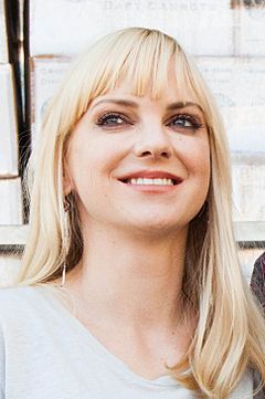 Archivo:Feed America, Cloudy with a Chance of Meatballs 2, Anna Faris (cropped)